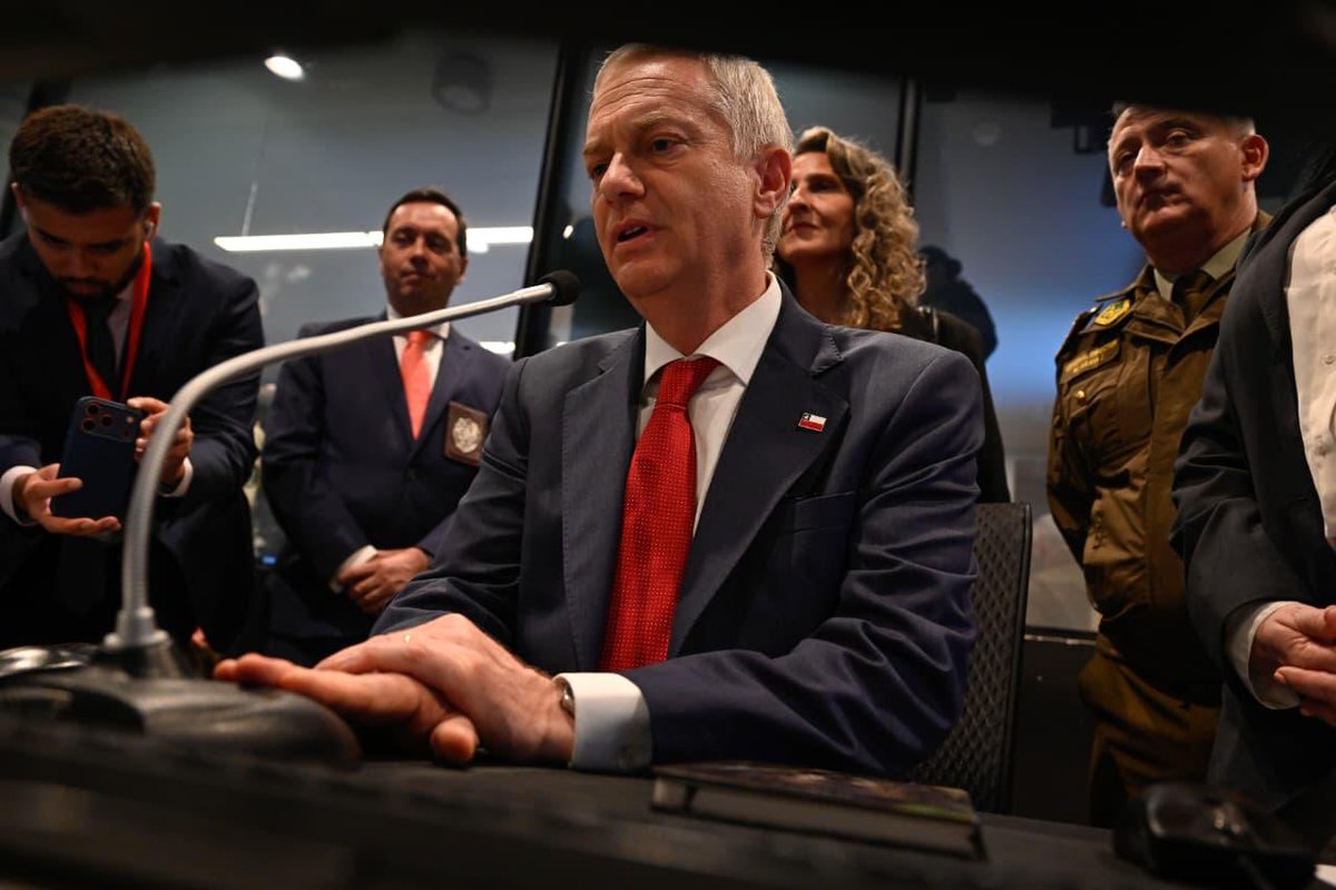 Carabineros de Chile tweet media