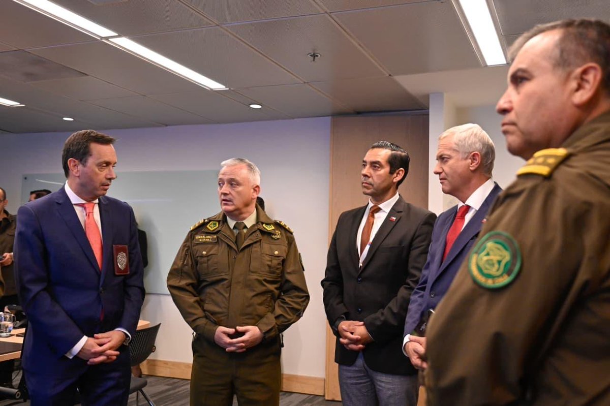 Carabineros de Chile tweet media