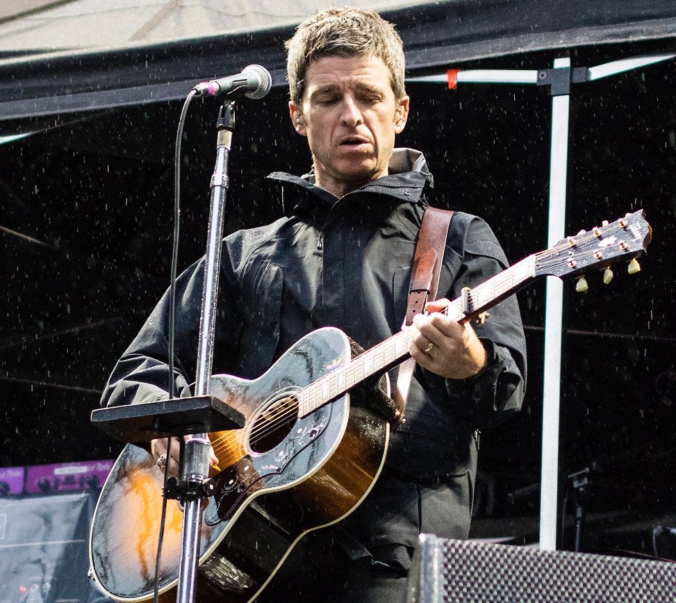 nat saw oasis 💫 tweet media