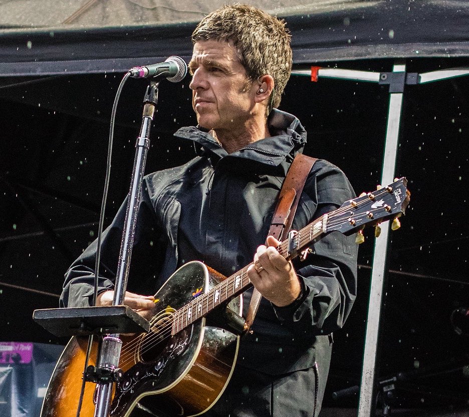nat saw oasis 💫 tweet media