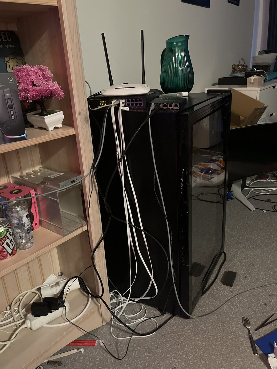 YoungWolfViaBTC's tweet image. Continuing on home mining/datacenter arc, hows everyones networking? 

I just recently got a Zyxel GS1100 16 port switch, i still need to upgrade my edgerouter X, ideally to Ubiquiti Edgerouter ER-4.

#crypto #Ubiquiti #Networking