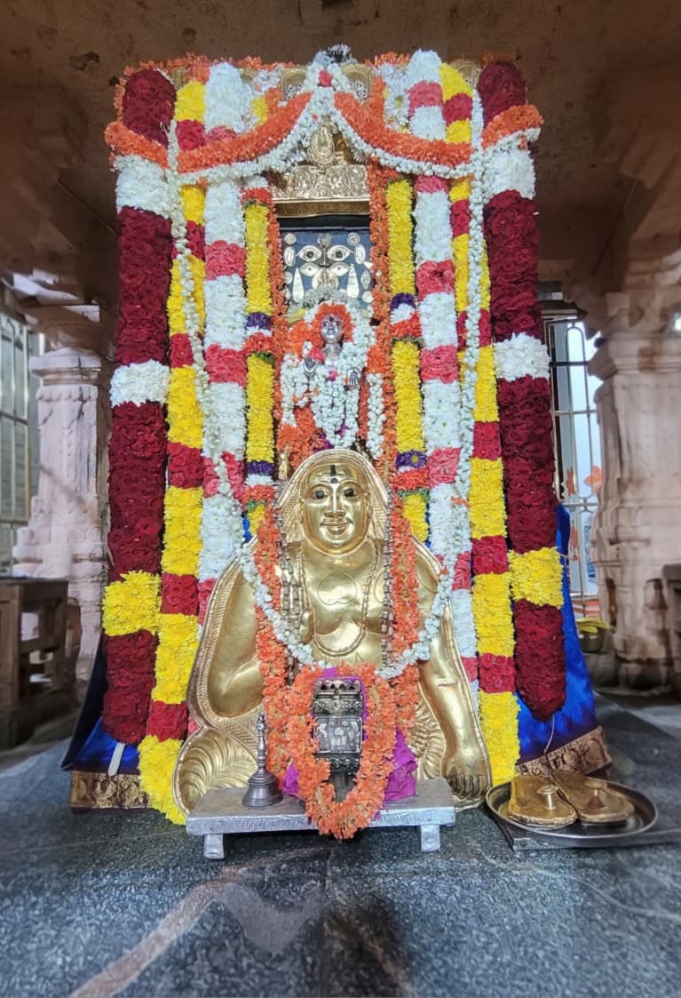 Jaggesh2's tweet photo. ಇಂದಿನ ರಾಯರ ಬೃಂದಾವನ ಅಲಂಕಾರ ದರ್ಶನ 🙏

ಶುಭ ಗುರುವಾರ🙏 https://t.co/RJVtwlCeU4