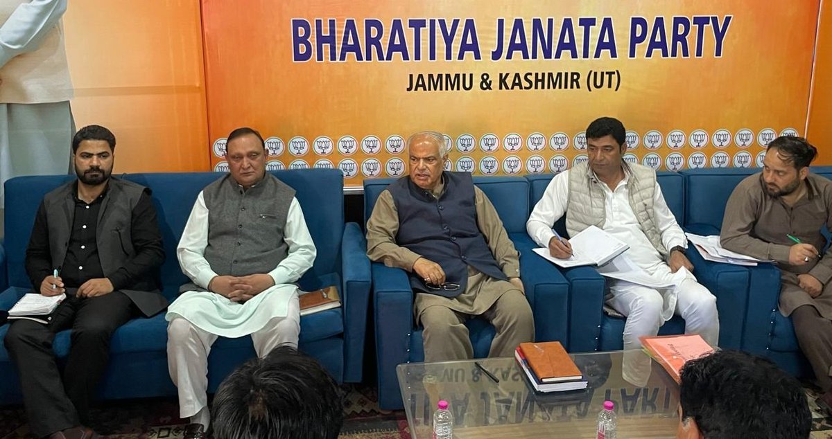 RisingKashmir's tweet image. #Koul calls for greater role of #BJP cells, corporators in awareness of #welfare schemes

@AshokKoul59 @BJP4JnK

risingkashmir.com/koul-calls-for…
