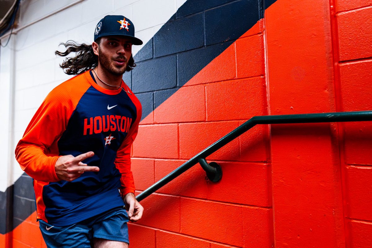 astros's tweet photo. Sleep tight, H-Town. 🤘 https://t.co/HrfuWdylvV