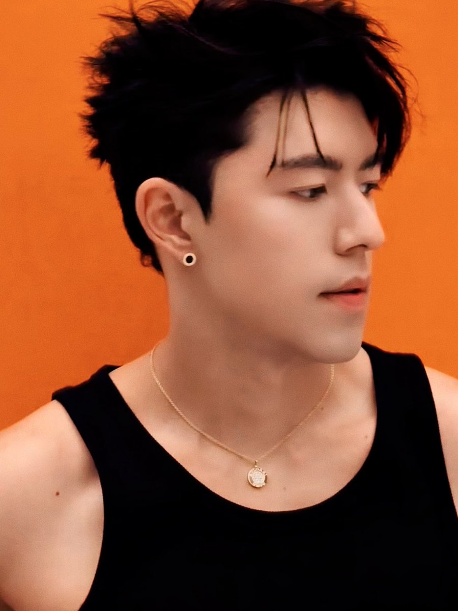 ตอนเช้าทำงานเช็คอินอยู่สาธร 

ตกเย็นเลิกงานเช็คอินอยู่ทองหล่อ