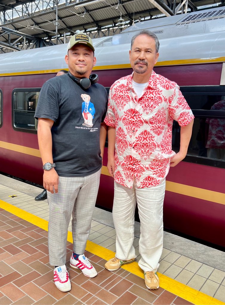 YMMiorAzlan's tweet photo. Pagi ni teman naik KTM nak pi makan nasi ganja ipoh Kedai Kopi Yong Suan, Jalan Yang Kalsom dengan Dato M Nasir ptg balik KL Balik kome…. Jumpa sana Kome, Mana lagi Ipoh mariiiiii https://t.co/YPNaFbcoE3