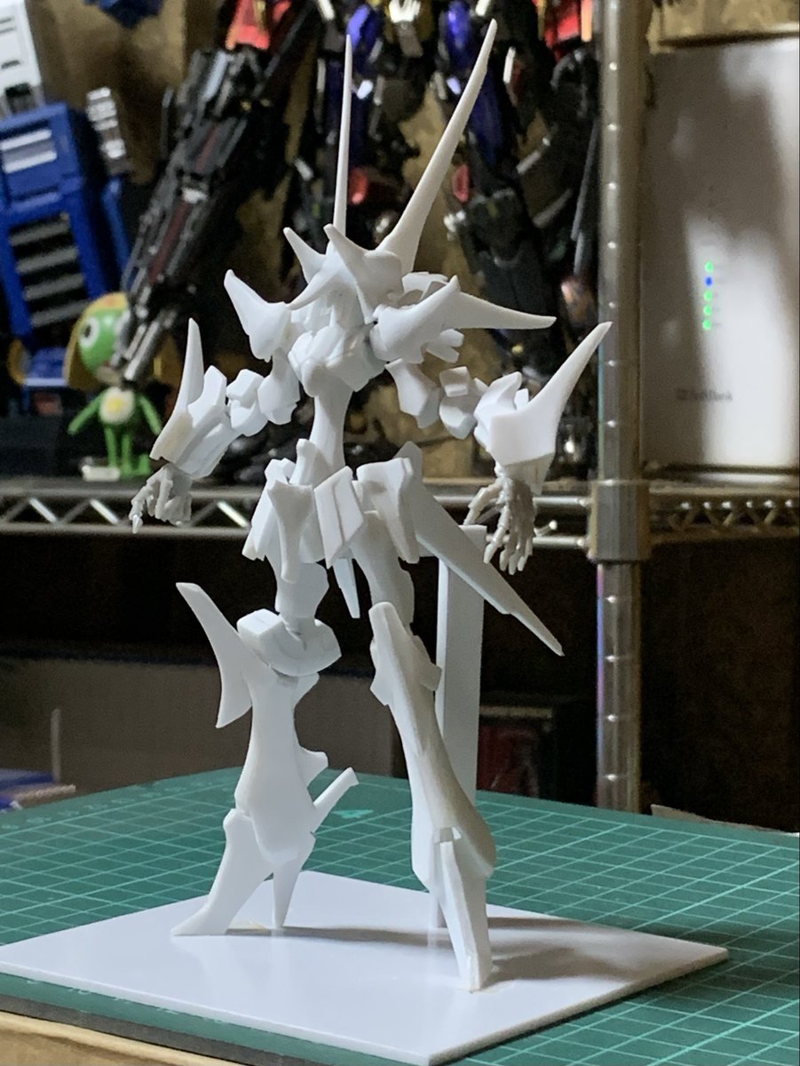 H3KEWNn8ohI73DI's tweet image. #FSS_jp
制作中のシュペルターです☺️
部品は全部揃ってないですがとりあえず形にはなってきました❗️
自分の好きなプロポーションで作るとこうなりますが設定画とはけっこう違うと思います😓
スピード重視でプラ板でここまできましたが手だけはうなぎさんの出力品バーガハリの予備を仮で付けてます✨