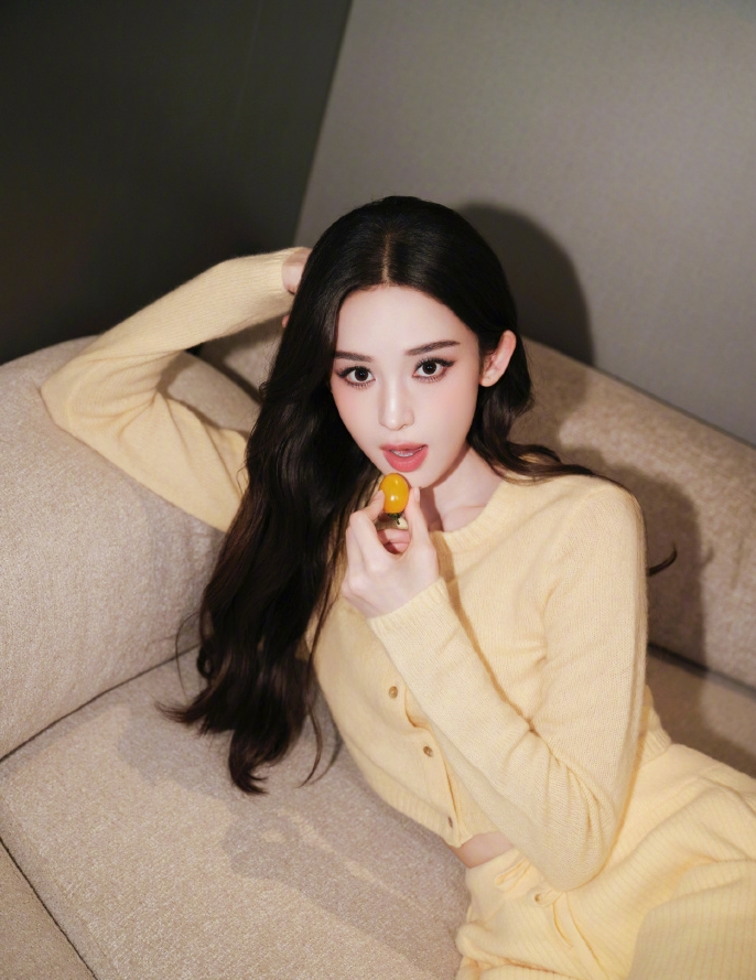 FunctionFu32032's tweet photo. 娜扎超美啊 怎麽會有這麽美好的女生 https://t.co/EHWkFm0SGL