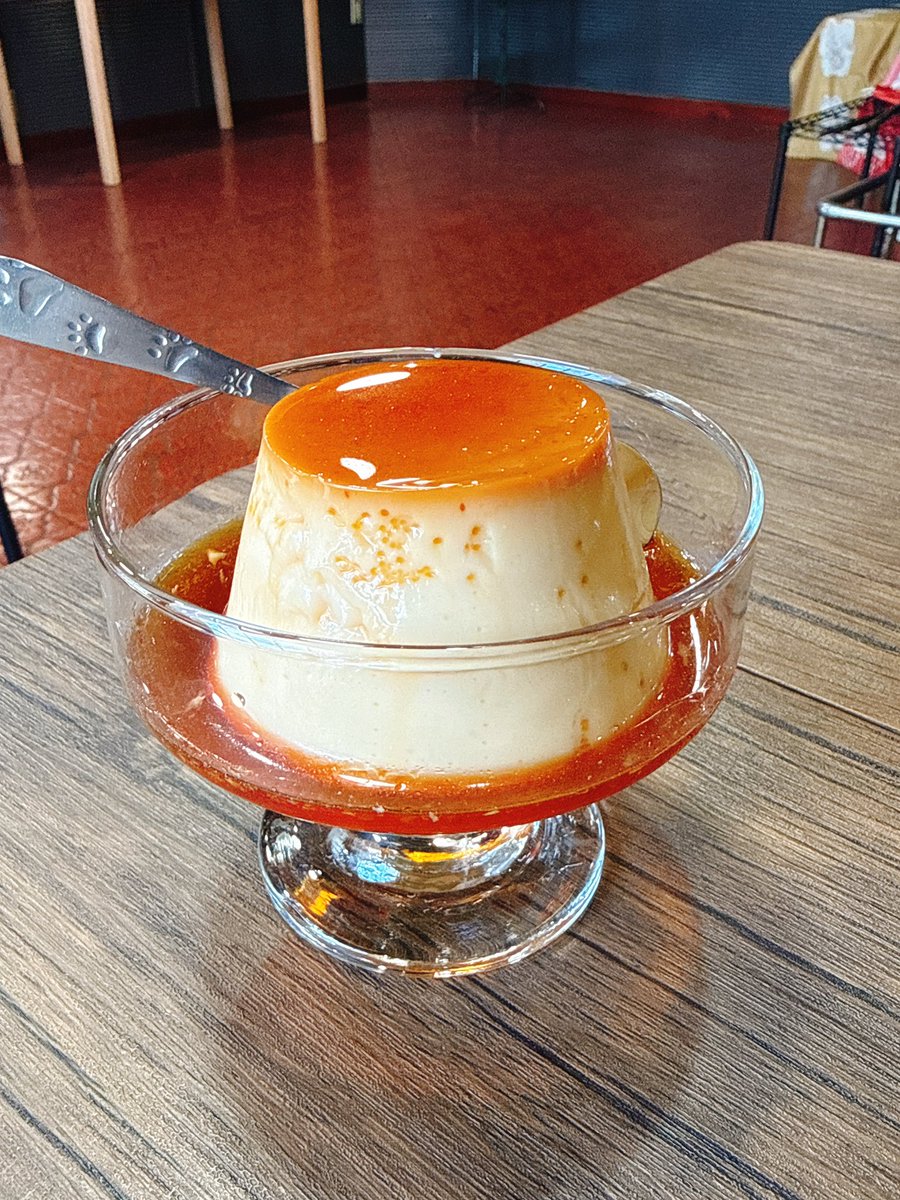 fujihappyspot's tweet image. 富士市吉原・Cafe『きりん屋』さん！キーマカレー＋プリン＋ドリンクで980円✨大きなプリンは昔ながらのしっかり系で食べ応えあり🍮全体的に昭和感ある優しい価格設定も魅力。店主さんは猫好き🐱ワンオペのため時間に余裕をもっての来店がおすすめ！

#富士市
#きりん屋
#カフェ
#プリン