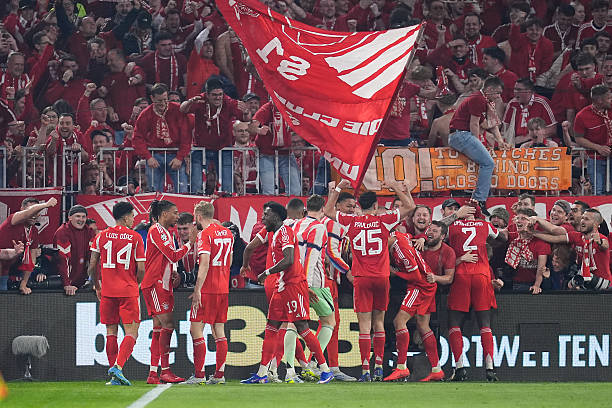 fcbayern_2's tweet photo. 90 دقيقة في اليانز أرينا طويلة جداً ☝🏻 https://t.co/FAYb9VgtYz