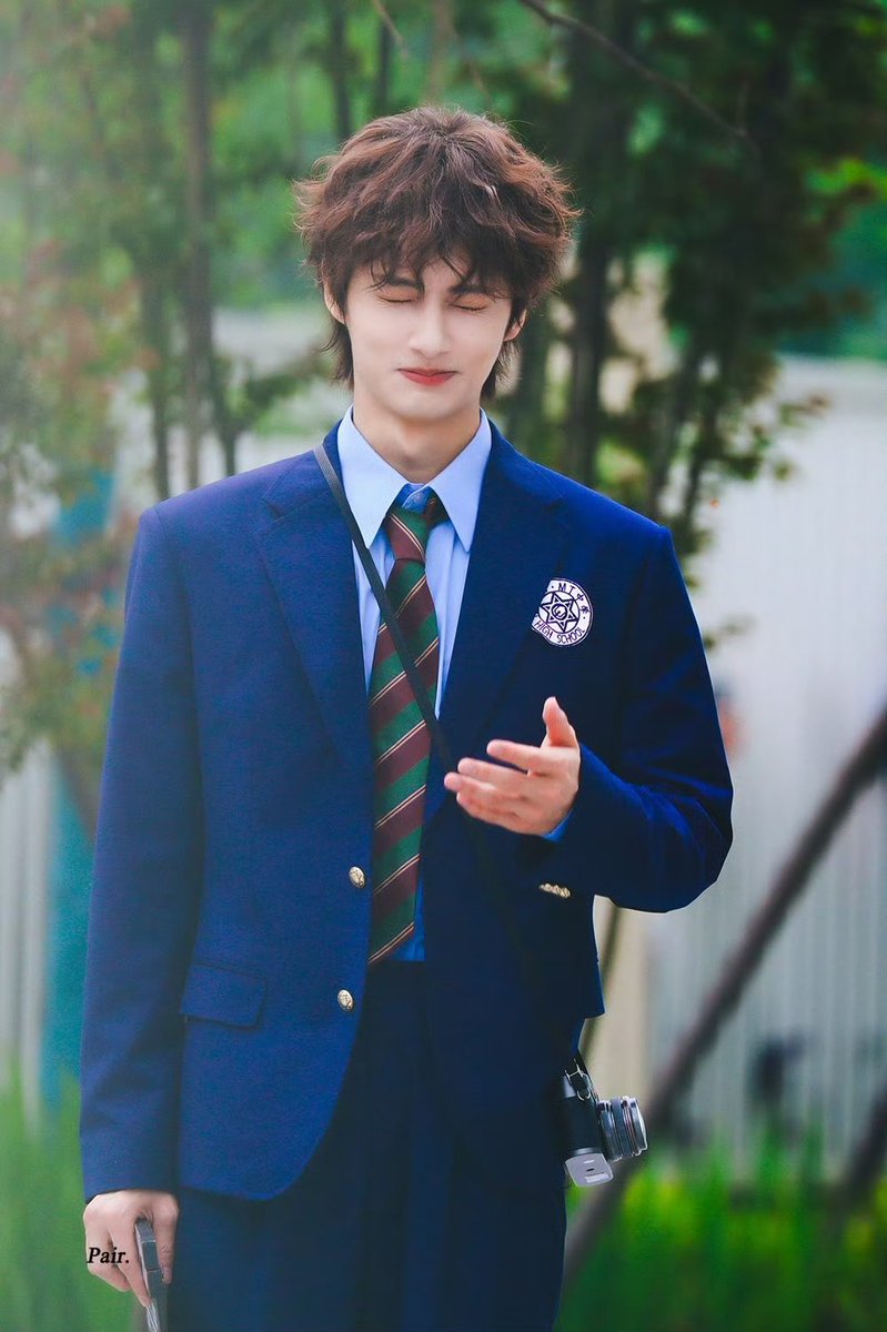 HuihuiForever's tweet photo. 240416  萌探Recording

Cute and precious little curly hair🥰
It really suits the uniform. https://t.co/508DYjvgvt