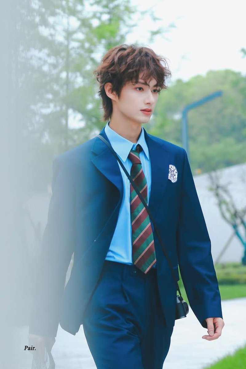 HuihuiForever's tweet photo. 240416  萌探Recording

Cute and precious little curly hair🥰
It really suits the uniform. https://t.co/508DYjvgvt