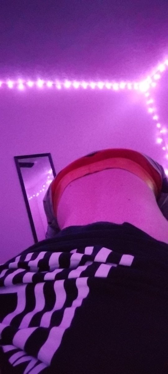 dlTX18 😼 tweet media