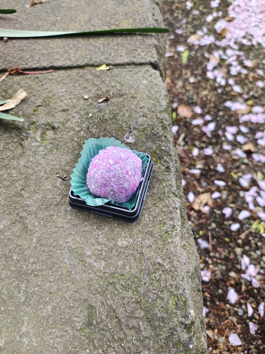 とばしら tweet media