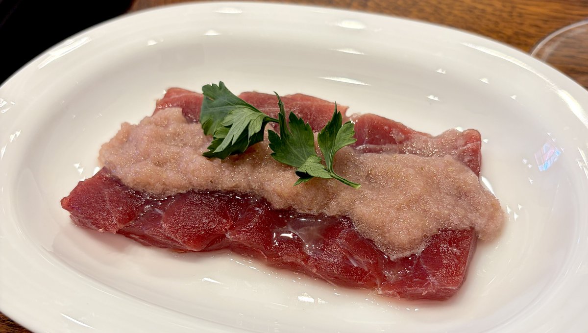 tsukarumizuna's tweet photo. 門前仲町 DEUX TROIS。
朝8:30〜15:30営業の朝飲み推奨モーニング&amp;ワインバー。フラッと気軽にちょっと良いフランスワインを飲みたいけどお店が無いから自分で作ったとの事。
実際グラスワインは原価高め。何故かやま幸の鮪を使ったセビーチェなども頂ける。現状は採算？人件費？なにそれ？感がある。 https://t.co/ybOGhIx7J3
