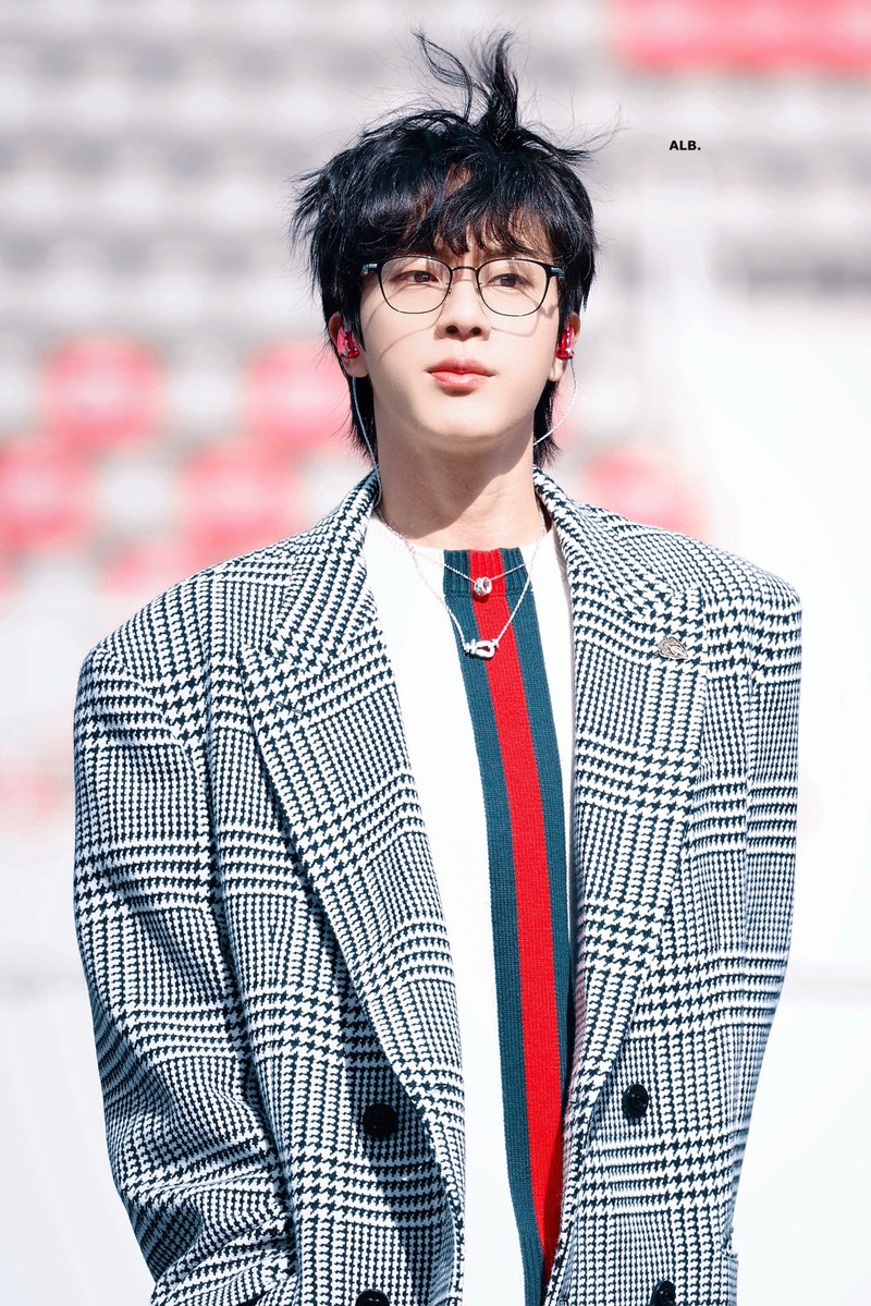 A LITTLE BRAVER 🐬 tweet media