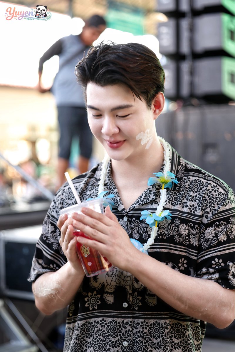 Life is not always perfect.
There are good days and hard days.
But if you smile, everything becomes easier.
Smile at problems, smile at challenges, and smile at yourself.
A smile is the best way to face life.

#Saint_sup #MingEr