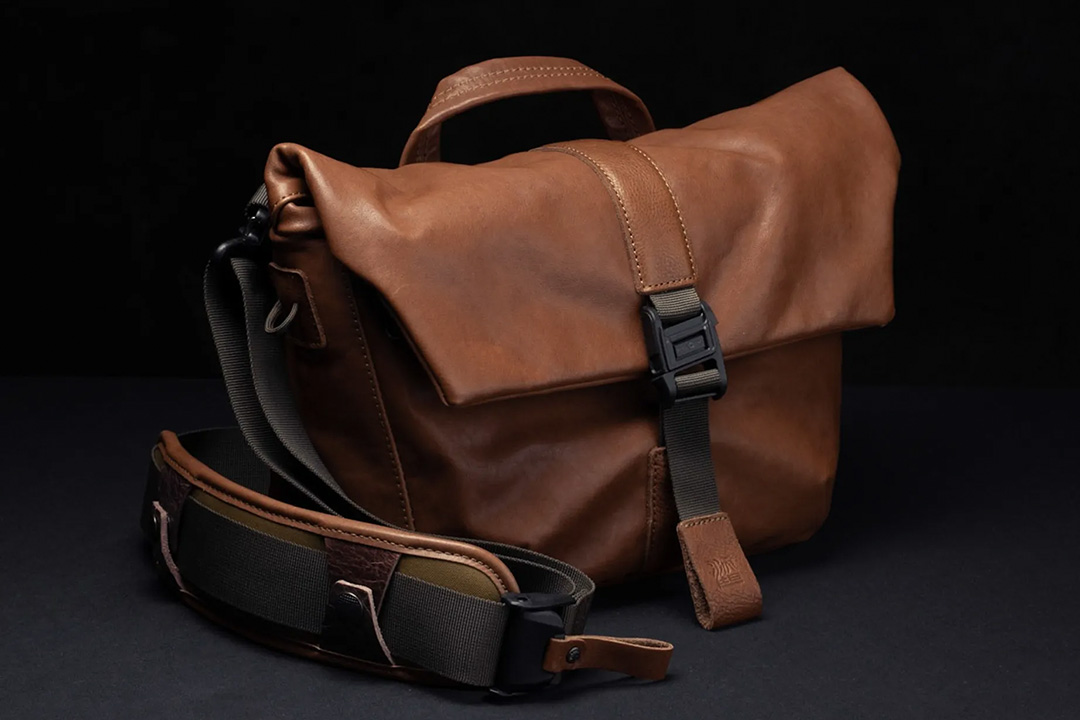 orientalhobbies's tweet photo. WOTANCRAFT PILOT LEATHERシリーズに新色ブラウンレザーが追加しました。
イタリアンレザーをまとうスタイリッシュなスリングカメラバッグ。

カメラにアクセスしやすく、写真家の直感的な身のこなしに応えるデザインです。

https://t.co/KyOfhMyaLk

#ヴォータンクラフト
#カメラバッグ https://t.co/snRdrt88hM
