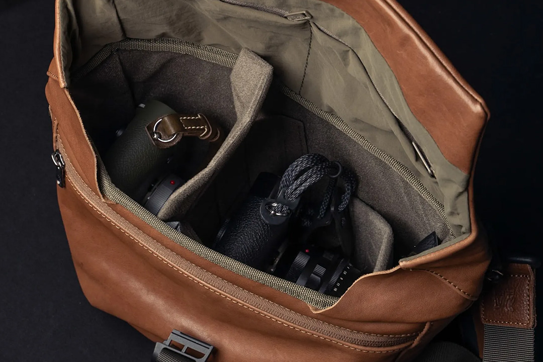 orientalhobbies's tweet photo. WOTANCRAFT PILOT LEATHERシリーズに新色ブラウンレザーが追加しました。
イタリアンレザーをまとうスタイリッシュなスリングカメラバッグ。

カメラにアクセスしやすく、写真家の直感的な身のこなしに応えるデザインです。

https://t.co/KyOfhMyaLk

#ヴォータンクラフト
#カメラバッグ https://t.co/snRdrt88hM
