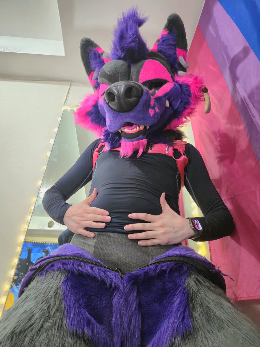 MilkoMyrkurson's tweet image. Me faltó ayer para #TummyTuesday 🤦‍♂️...
Hay algo tan delicioso en el post-fursuiteo; el cansancio rico, #musk y frotting que llama~ 💦💪

#bananapeel #morefurless #armpits #fursuit #poodling