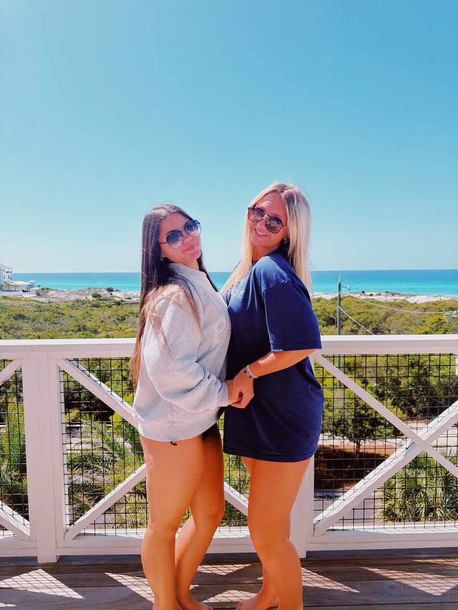 mileymcmullan24's tweet photo. Had a much needed break in 30A 🏝️ for a few days of spring break with some great friends. Straight from the beach 🏖️, 6 hr round trip for pitching lesson and  straight to some hitting .  We got work left to do in the season !!!💙🧡#greattobeamako #restandrecovery https://t.co/i9NYzCvdwT