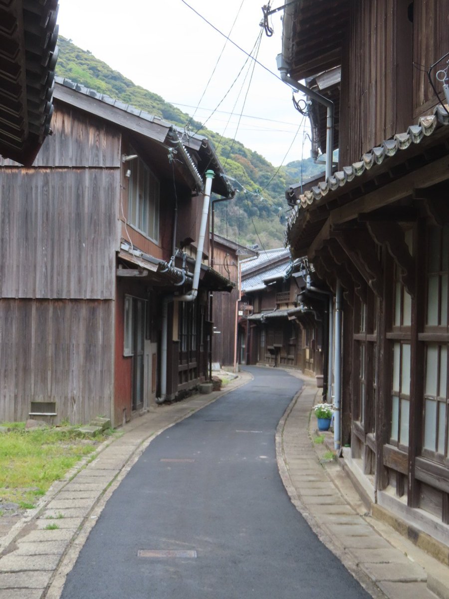 momoshima_jun's tweet photo. 島の重伝建である神浦集落。
あまりにも良すぎて時間が溶けていった。
#的山大島 https://t.co/dXNs8sb6VP
