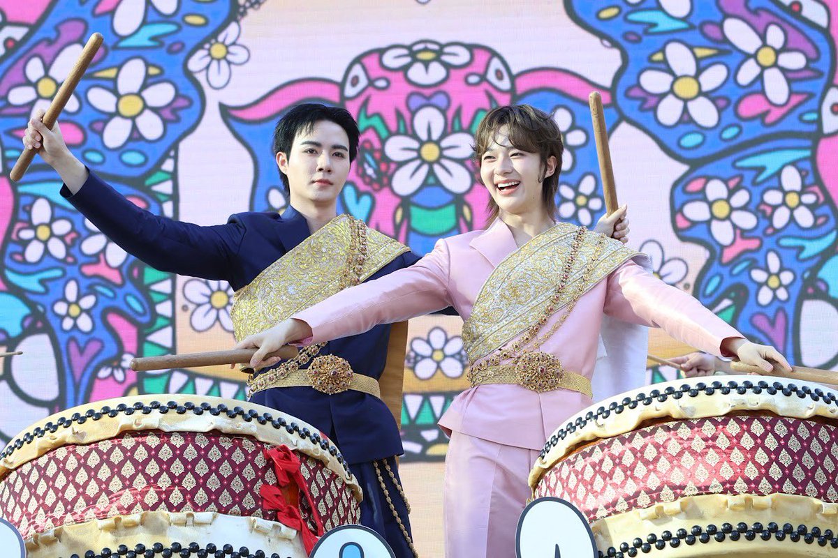 LookARound tweet media