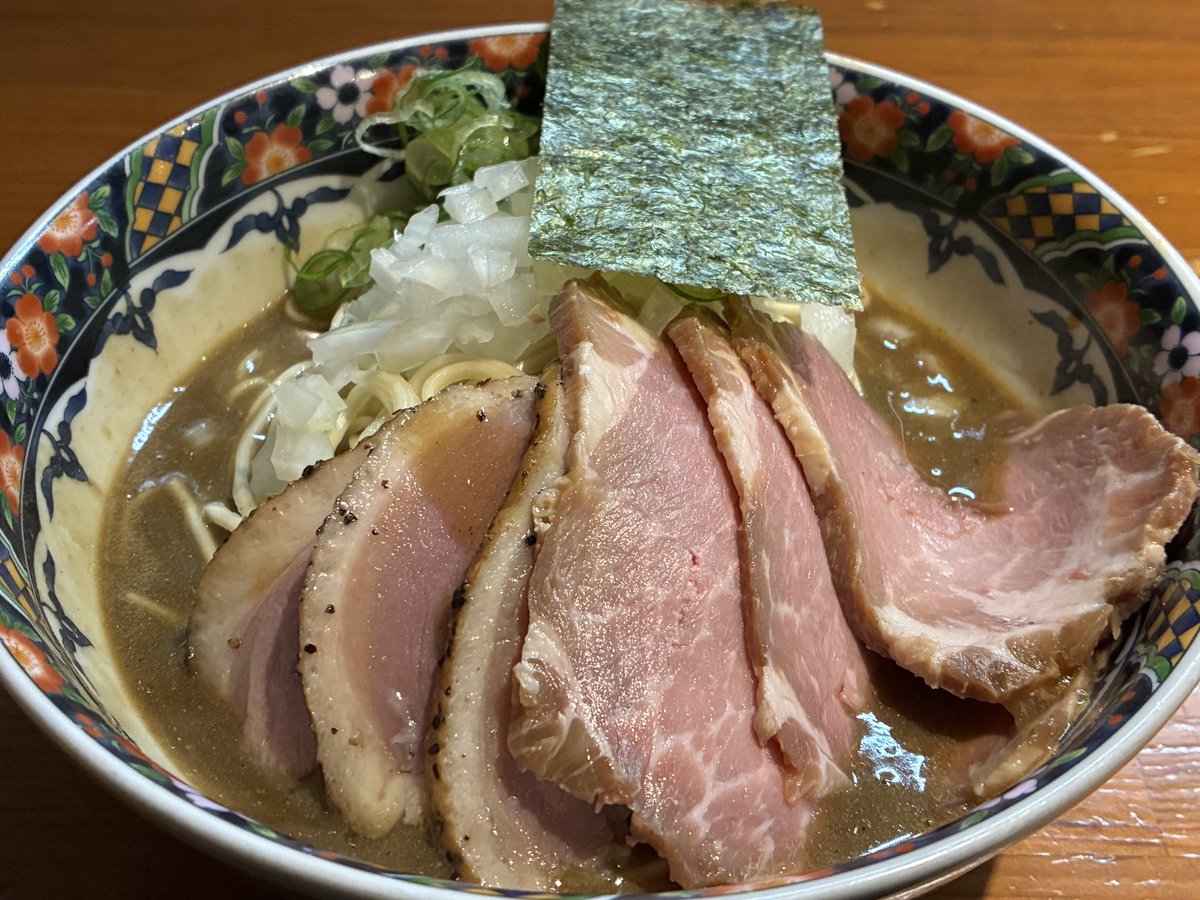 tsakurai1215's tweet image. 亀戸煮干中華蕎麦つきひ : 江東区亀戸
チャーシュー濃厚そば 1,350円

ずっと気になってた煮干しのお店❣️
煮干しすぎるスープが最高！
今日も美味しい🥹🥹
#ramen #ラーメン #tokyo