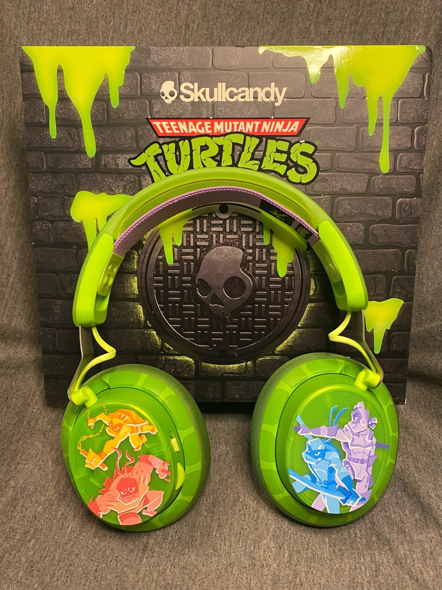Flash back to when I painted my tmnt Skullcandy headphones to make them #riseofthetmnt themed, I still like them a lot :)