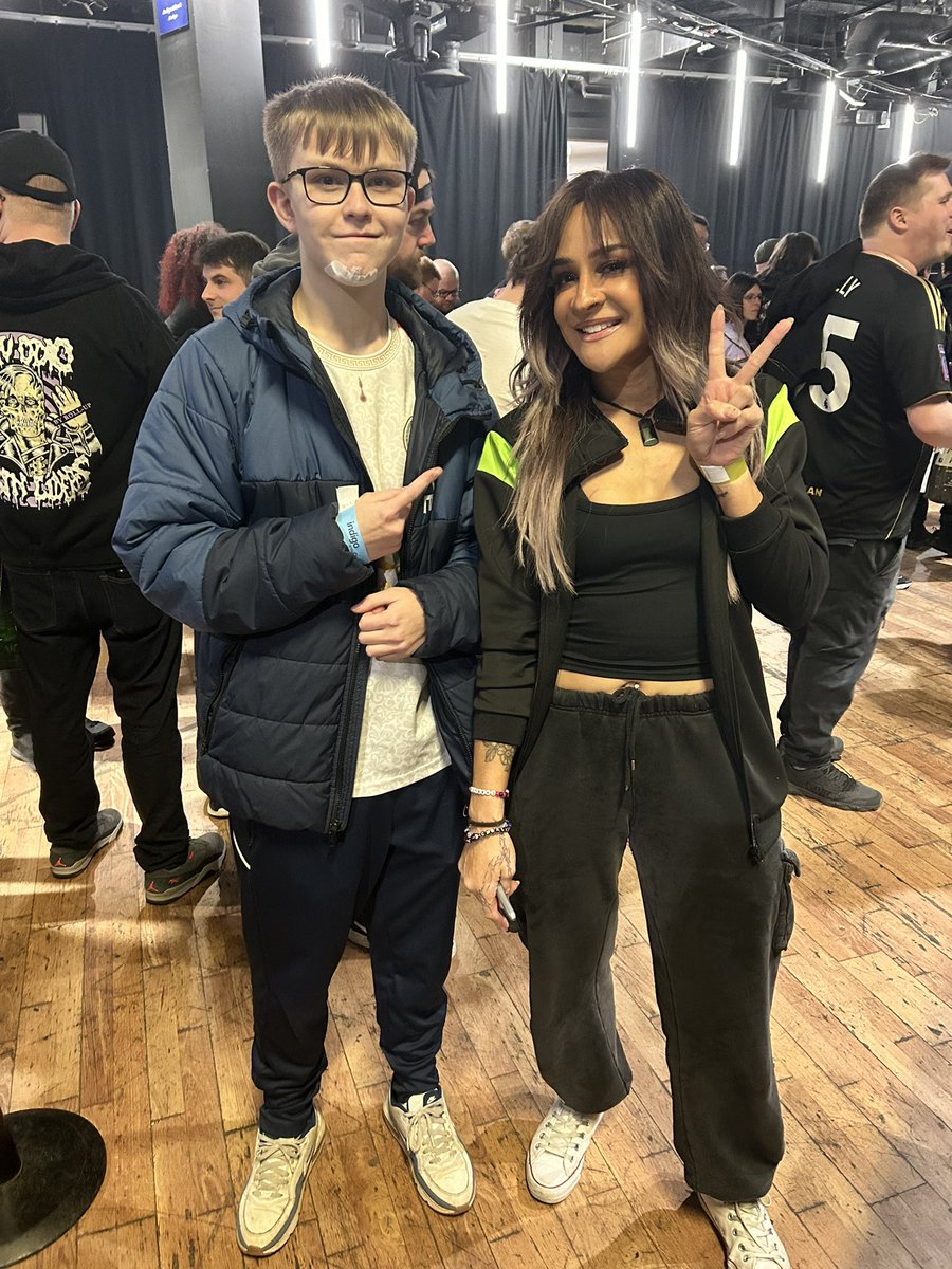 Fin (F H Jones) tweet media