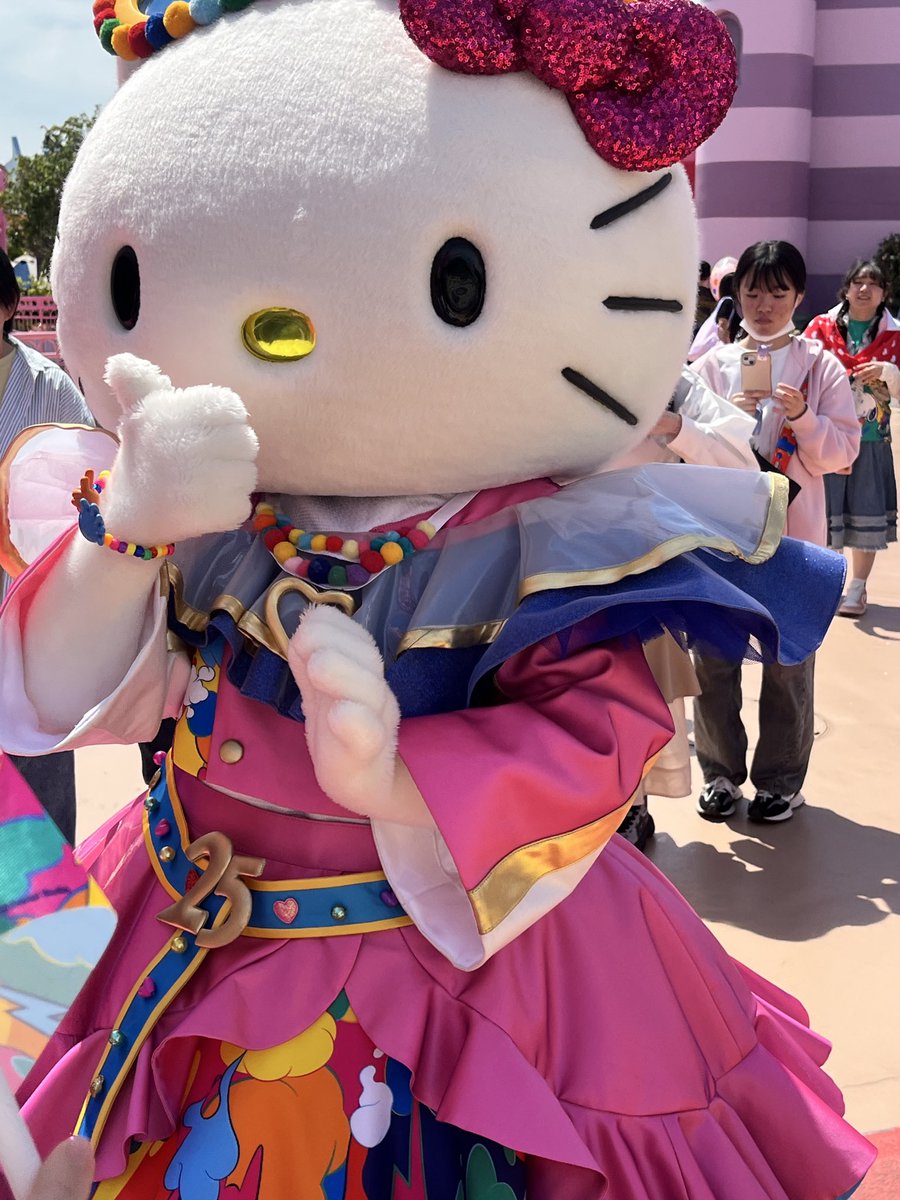 sinamon13moemoe's tweet photo. 友達とユニバ行ってきたらキティちゃんにめっちゃ会えてHPPYすぎた件
どれも衣装可愛すぎた🩷 https://t.co/NNtxMqjWn3