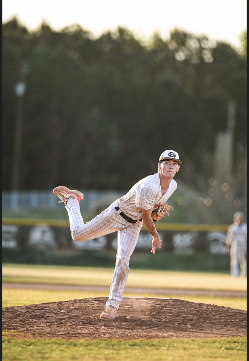 CKKilpatrick2's tweet photo. Senior night….
#nohitter https://t.co/MxqCeggEAk