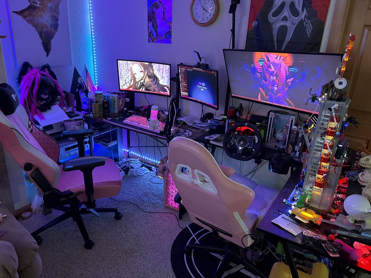 Rose666_exe's tweet photo. my @secretlabchairs chair sitting pretty at my desk~ 

#secretlab https://t.co/aS4I05zVhh