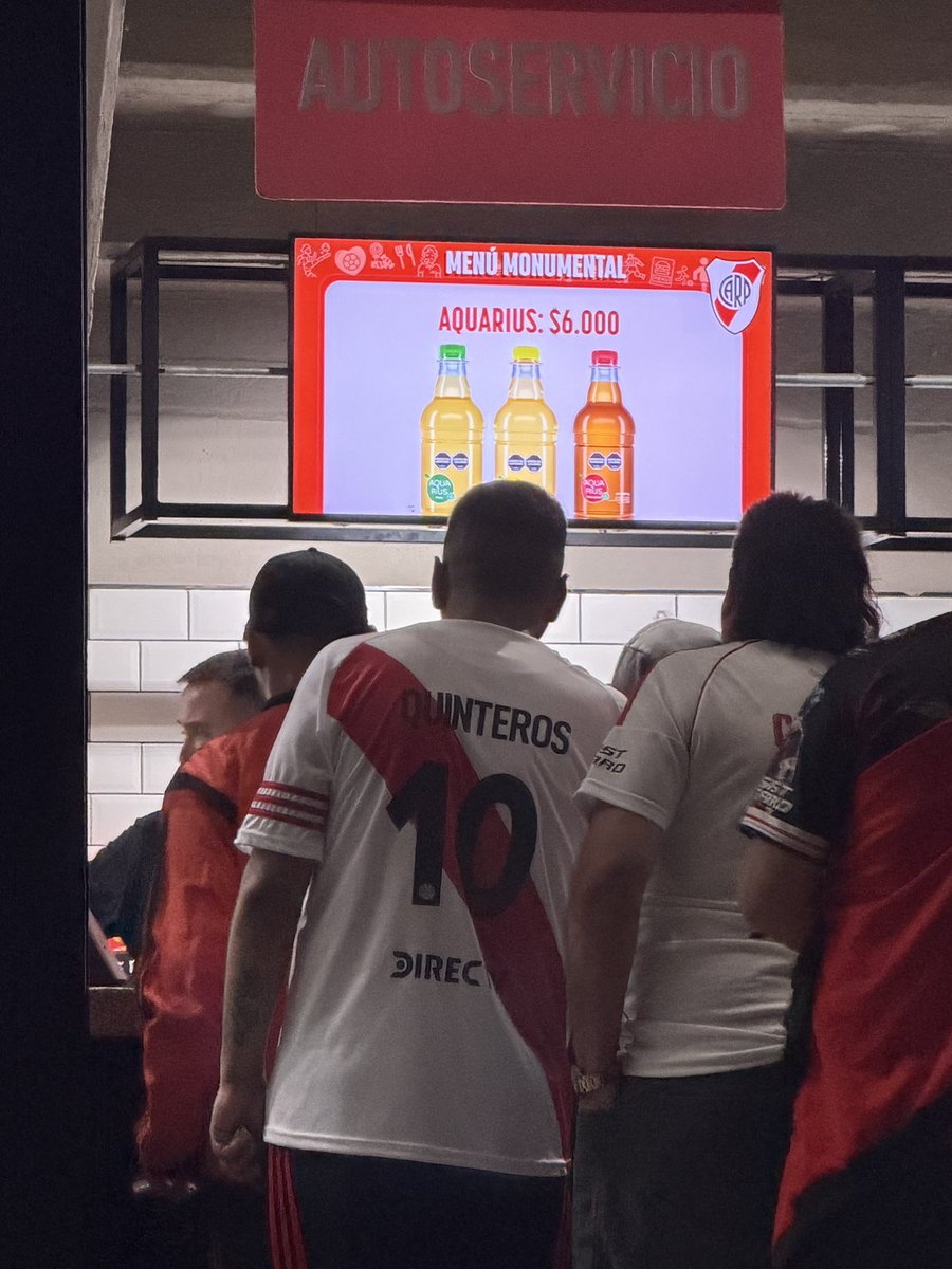 🎙 Emi Castellano tweet media