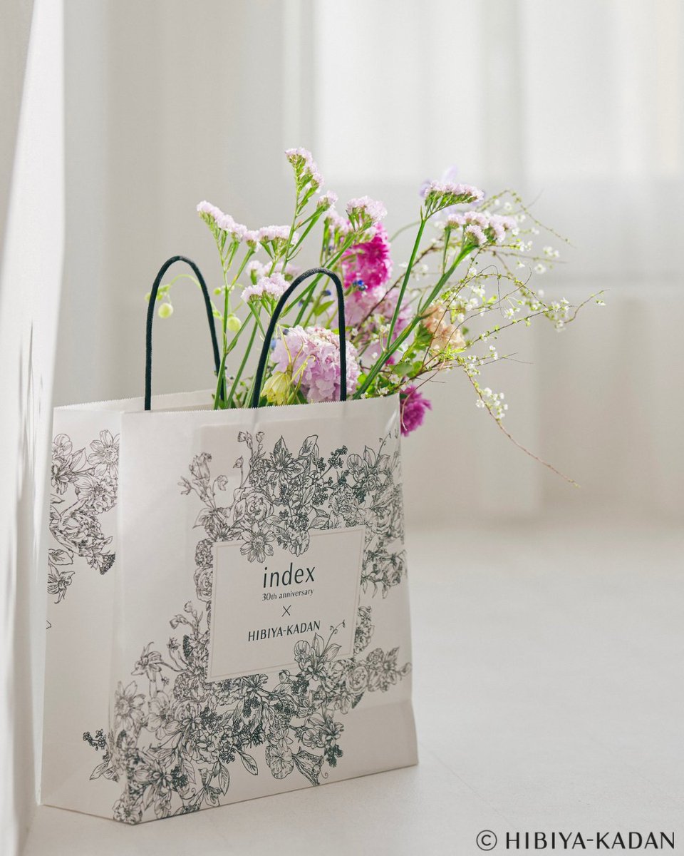 indexofficial1's tweet image. インデックス30周年記念！
日比谷花壇とのスペシャルコラボ💐

コラボ発売に併せて、インデックスのショップでは
お買い上げの方へ限定ショッパーをプレゼント🎁

※数量限定
※インデックス店舗のみ
※お花は付いておりません

#村上愛花 #日比谷花壇 #index