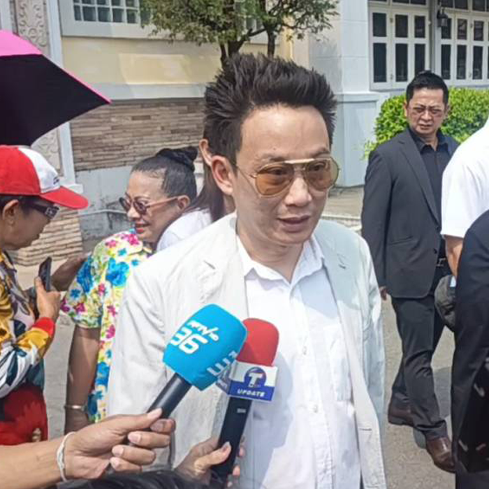 VoiceTVOfficial's tweet image. 📌วันนี้ (16 เมษายน 2569) 'พานทองแท้ ชินวัตร' พร้อมด้วย 'ณัฐฐิญา ปวงคำ' ภรรยา เดินทางเข้าเยี่ยมอดีตนายกฯทักษิณ ชินวัตร ที่เรือนจำกลางคลองเปรม โดยปัจจุบันอดีตนายกฯทักษิณถูกคุมขังอยู่ภายในเรือนจำฯ เป็นระยะเวลา 7 เดือนแล้ว (ครบ 7 เดือนในวันที่ 9 เมษายน 2569)
#Voice #ทักษิณชินวัตร