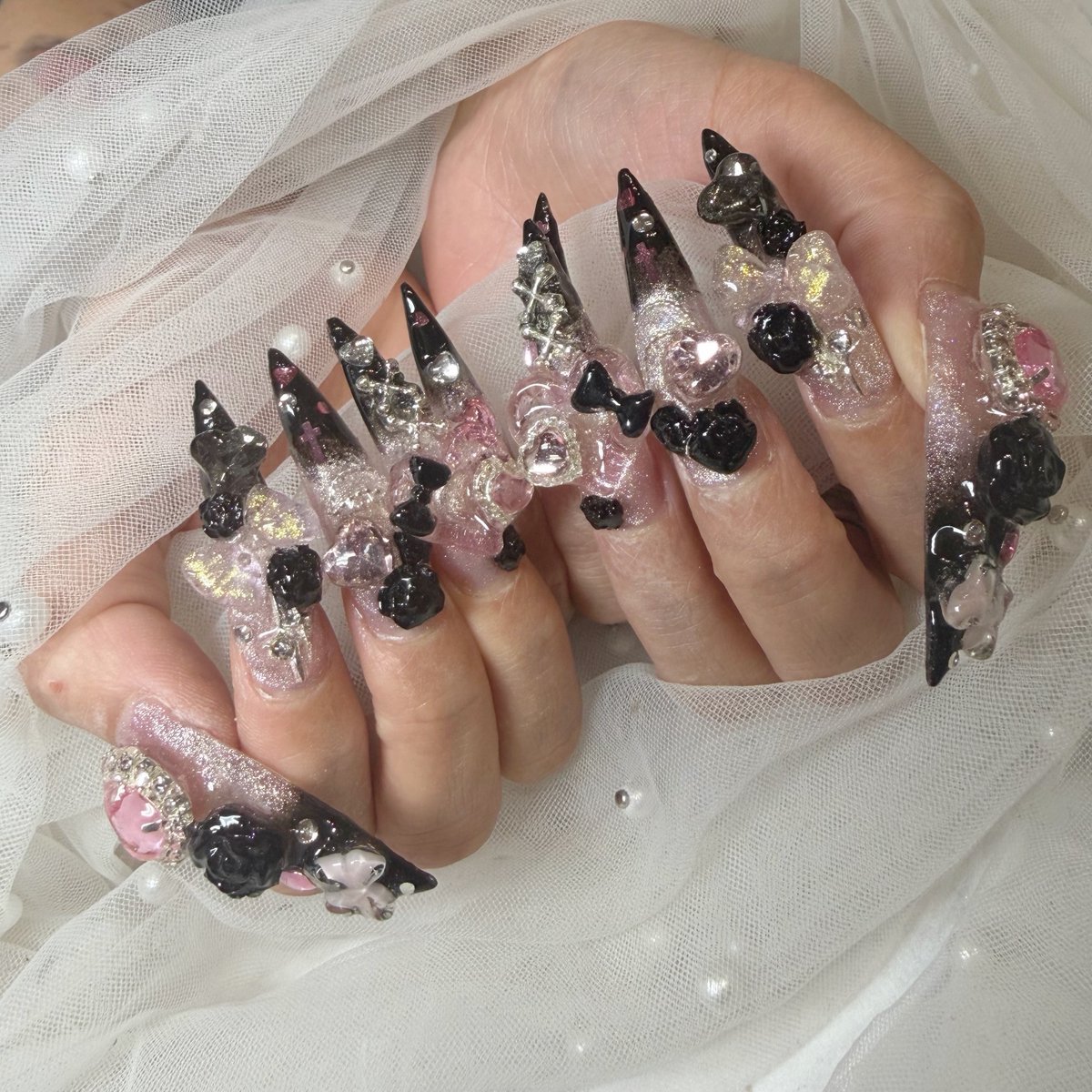 nail_glossmagic's tweet photo. #持ち込みデザインアレンジ #エクストラロング #組み合わせアレンジ #キラキラマグネット #グラデーション #渋谷 #ロングネイル

詳細はこちら↓（ネイルブック）
https://t.co/Vx45WaHFao https://t.co/scqcx79DPO