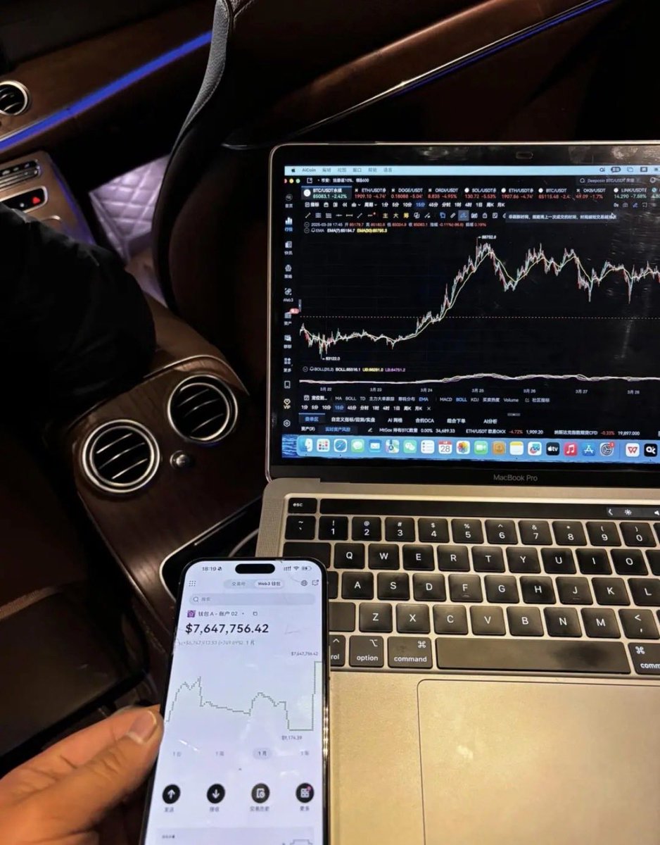 很多人本金不到1000U，却天天做着一夜翻十倍的美梦。

说实话，这种心态不改，给你1万U，你也一样会亏光。

我见过一个18岁的粉丝，起步只有500U，3个月做到接近5万U，全程零爆仓。

你以为他有什么内幕消息或黑科技？

没有。他只靠三条看起来很“笨”、却极其有效的规矩：

第一：绝不梭哈