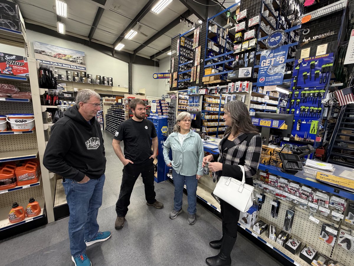 MoniqueforCongress tweet media