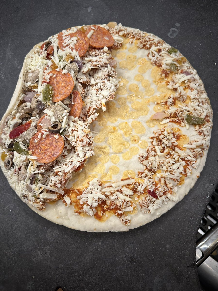 matty_otcha's tweet photo. @kroger can you please train your grocery pickers not to store frozen pizza on its side? No pizza for dinner tonight https://t.co/QwizmAx8Jn