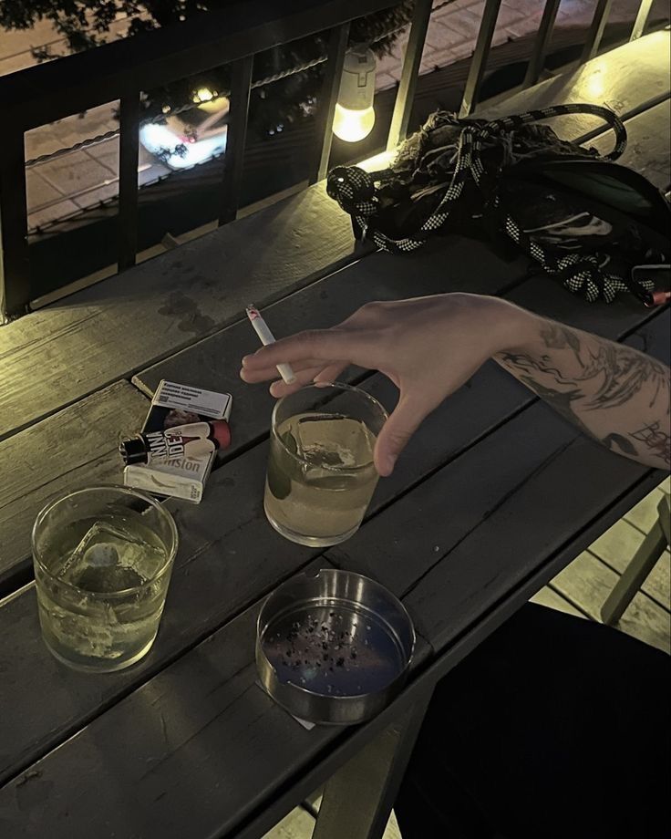 𝕯𝖆𝖒𝖔𝖓 𝕾𝖆𝖑𝖛𝖆𝖙𝖔𝖗𝖊 🩸🎸 tweet media