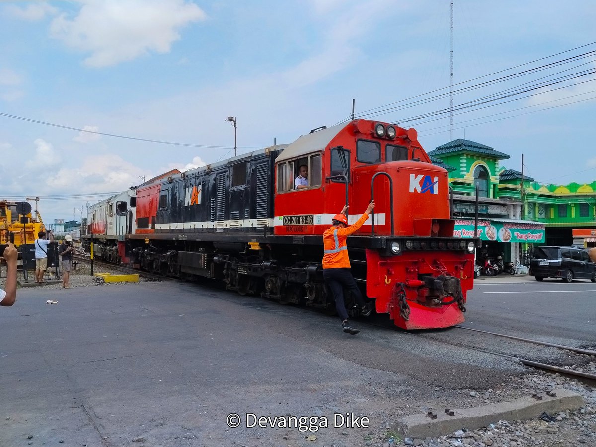 DevanggaDike's tweet photo. Lokdin : CC 201 83 46 + CC 201 83 06
Kereta : LL calon Lokomotif Brantas
Rute : Blitar (BL)
Apk Editing : Lightroom
📸 : VIVO V50
-
-
-
#indonesianrailways #japanrailways 
#kai121 #jrrailway #photographer https://t.co/K5YMFNkccz