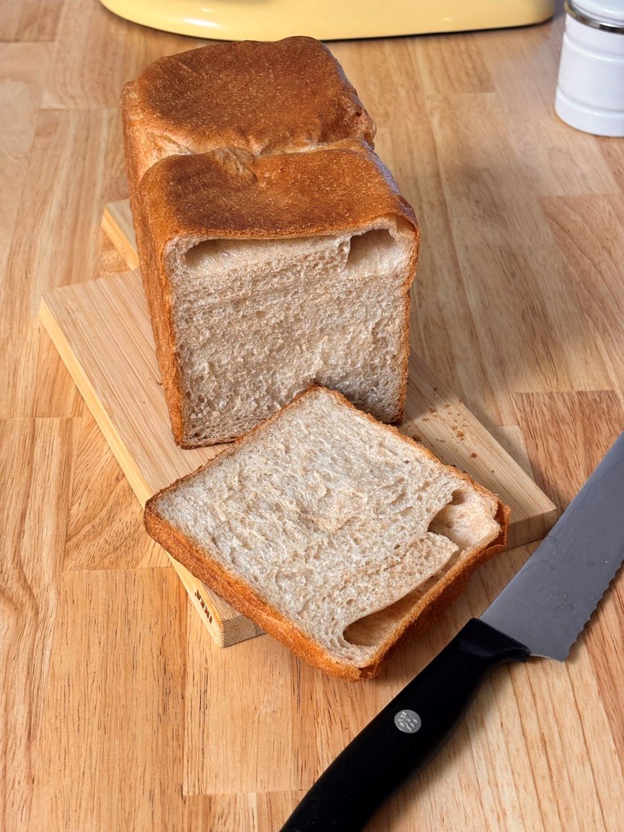 PocopocoCrochet's tweet image. 全粒粉入り角食パン焼いてみた
明日の朝ごはん楽しみ
#手作り食パン #bakingbread #スタンドミキサー