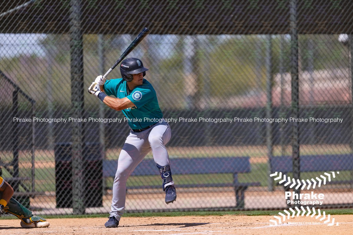 phrakephoto's tweet image. Estevan Moreno (6) 1B Mariners 2025 20th rnd @Estevan_03 @montinibaseball @NDBaseball #mariners #seausrise #marinersbaseball #tridentsup  #seattlemariners #SeaUsgrow #truetotheblue
#LosMarineros @MsPlayerDev  @MiLBMariners @LookoutLanding