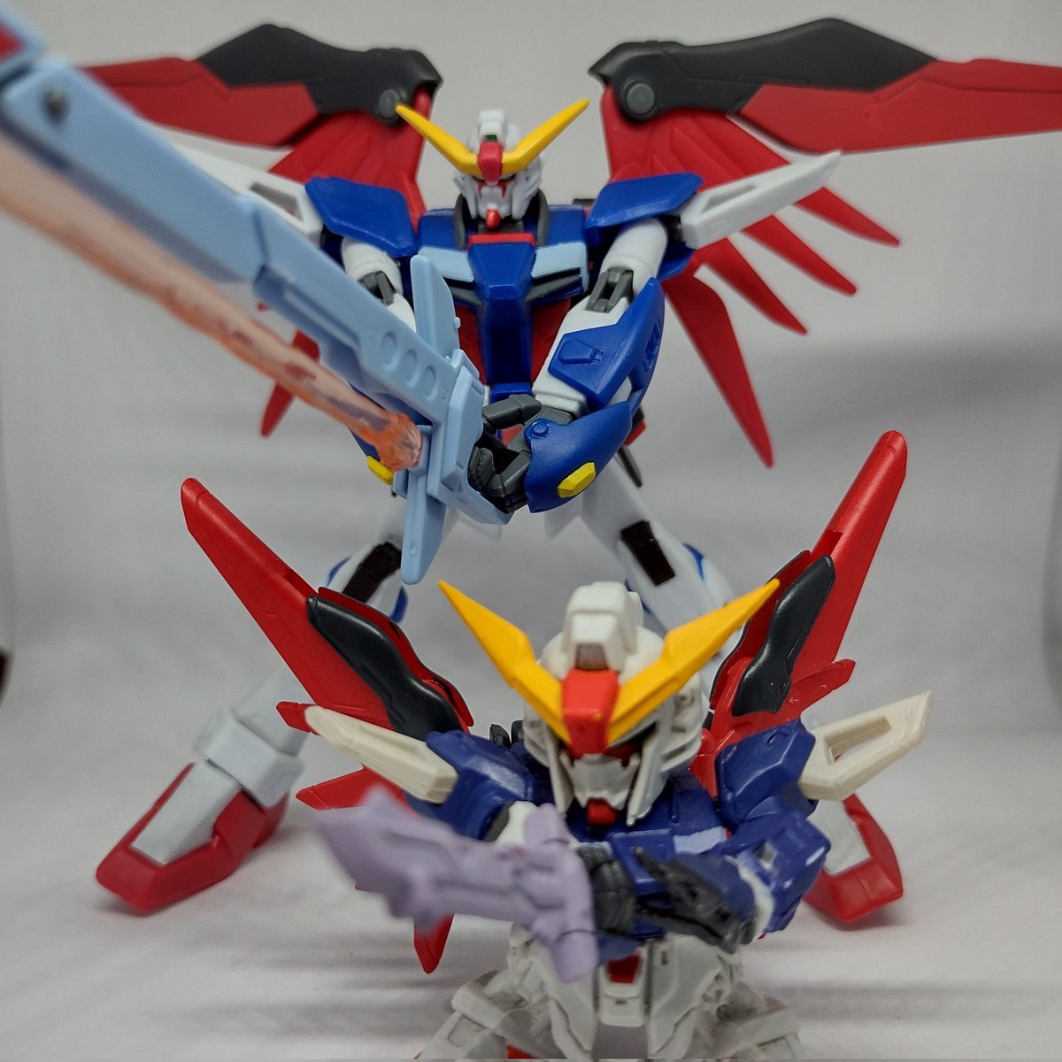 TKago2913's tweet photo. アロ��ダイト（ビームソード）
斬ってよし刺してよし
　
miaでも両手持ち可能。
相変わらず手甲とブーメランがよく
取れるけど⋯

ガシャポン戦士fと比べると
ウイング部の作りがだいぶ異なるね

#デスティニーガンダム
#ガシャポン戦士f
#ガシャポン戦士フォルテ
#MIA https://t.co/My7ly8EL1M