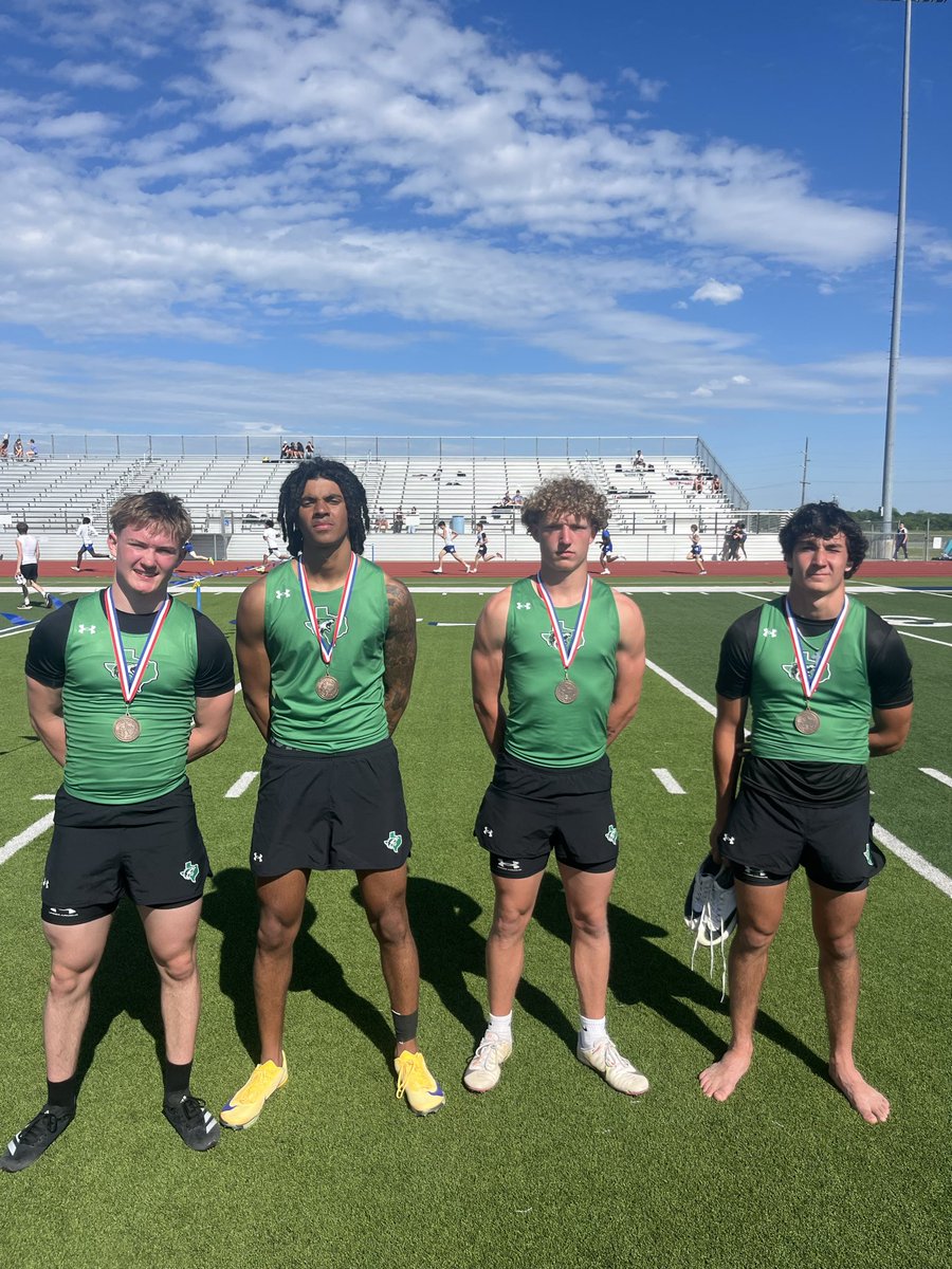 FoxUnleash's tweet photo. Your Area Qualifier in the Varsity 4 x 200 Relay in 4th Place Conor Nickell,  Steven Stiggers, Braeden Van and  Alex Tovar. It’s a Great day to be a FOX! @KodiCrane @luke__allison @CaddoMillsHS @CaddoClub #UNCOMMON #unLEASH #FoxFast https://t.co/0bp4Q6TeF4