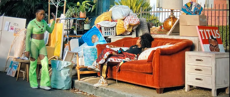 arcwrites's tweet photo. Tyler Perry’s "Straw" and Issa Rae’s "One of Them Days" both develop plots around the eviction of Black women at the hands of Black landlords. These films remind us that Black capitalism is Black-on-Black crime. https://t.co/m2mb5PZIUh