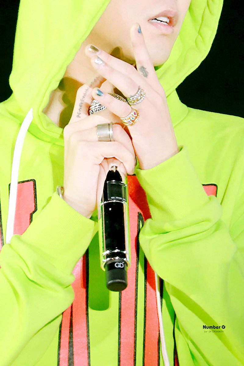 Number_GGG's tweet image. GOOD DAY! 

🎤 #GD 🫰🏼

#GDRAGON #NumberG 
@IBGDRGN