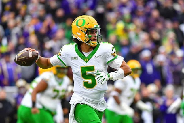 marksalcido's tweet photo. April is not too early to talk college football. My preseason Top 10 QBs.
1. Moore, Ducks
2. Sayin, Buckeyes
3. Manning, Longhorns
4. Leavitt, Tigers
5. Carr, Irish
6. Chambliss, Rebs
7. Sellars, Cocks
8. Rees, Aggies
9. Weigman, Cougars
10. Sorsby, Aggies
#CFB #QBs #BigMark ๐ https://t.co/slZbZRTZe8