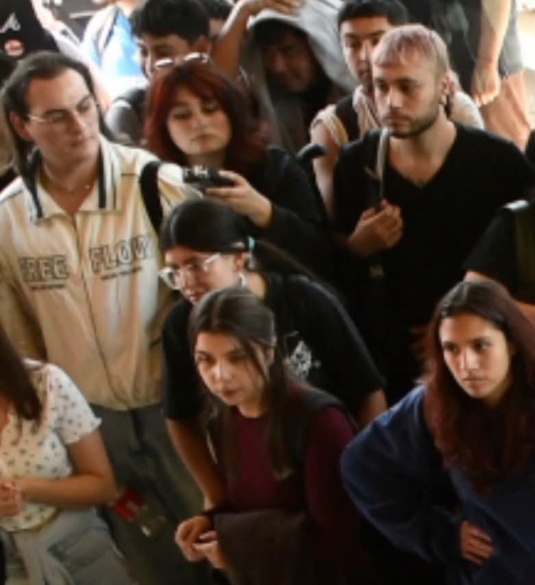 AngelDLaCruz_'s tweet photo. Atención @PDI_CHILE y @GobiernodeChile
Estos son algunos de los Activistas de extrema izquierda que agredieron cobardemente a la ministra de Ciencias Ximena Lincolao en la Universidad Austral. https://t.co/SSJVDKy3ub
